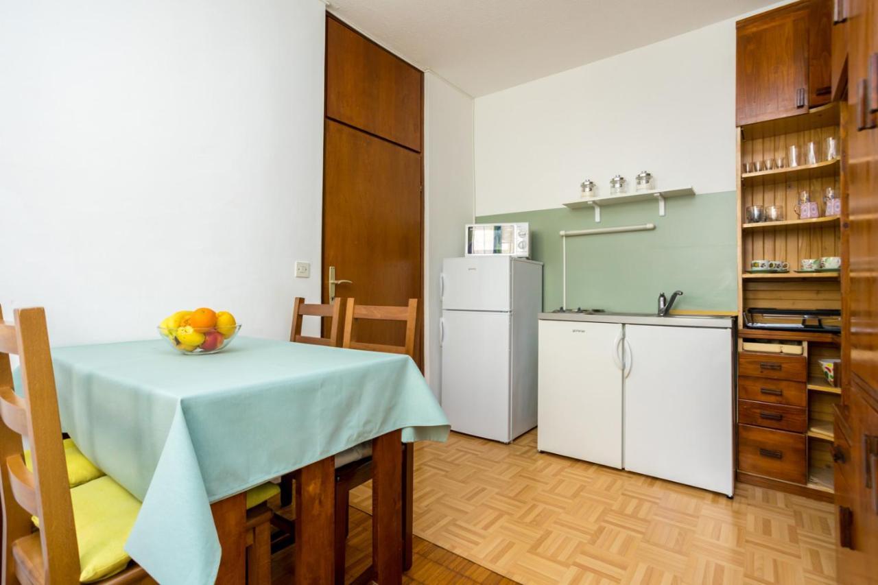 Apartment Jakovac By El-Pi Tours Nijvice Zewnętrze zdjęcie
