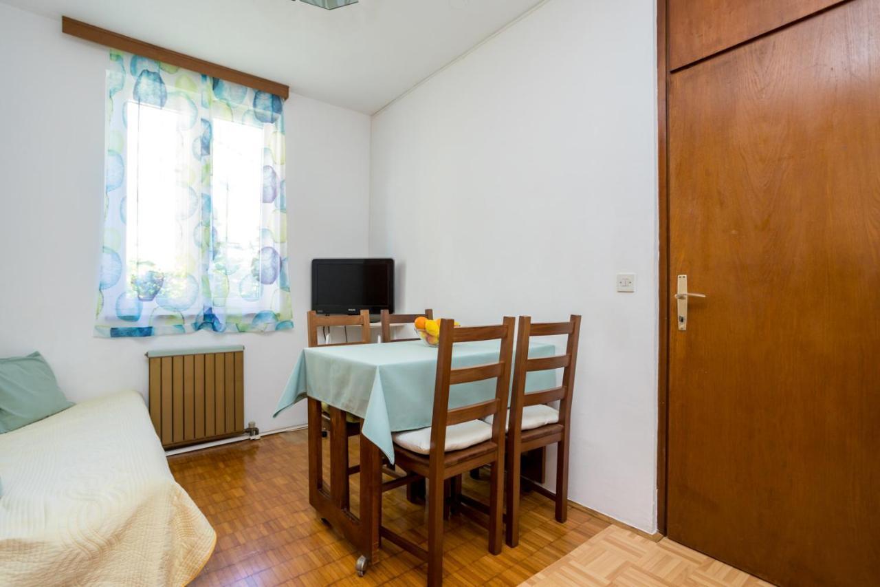Apartment Jakovac By El-Pi Tours Nijvice Zewnętrze zdjęcie